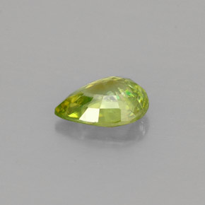 0.67克拉天然绿色榍石，梨形，6.7×5毫米，VVS-VS