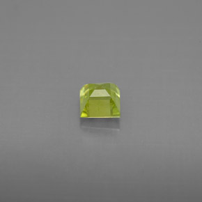 0.45克拉天然绿色榍石，方形，4.1×3.9毫米，VS