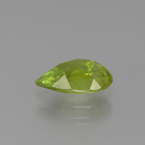 1.56克拉天然绿色榍石，梨形，9.7×5.9毫米，SI