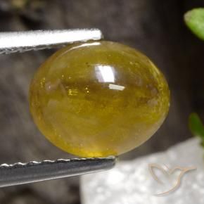 2.68克拉天然榍石，椭圆形，半透明