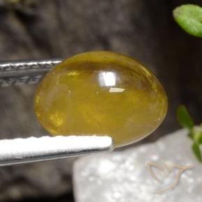 2.68克拉天然榍石，椭圆形，半透明