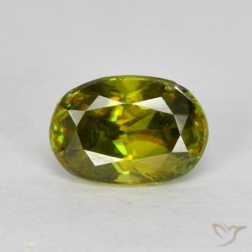 0.73ct 天然 森林绿 榍石, 椭圆形, VS