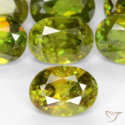 0.49ct 天然 中绿色 榍石, 椭圆形, VS-SI