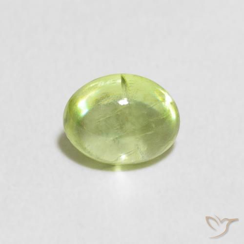 0.68ct 天然 浅活泼的绿色 榍石, 椭圆形, 透明