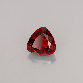 0.60克拉天然尖晶石，三角形，5.1×5.1毫米，VVS-VS