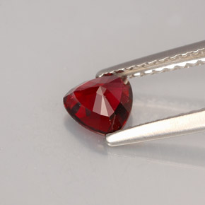 0.60克拉天然尖晶石，三角形，5.1×5.1毫米，VVS-VS