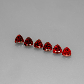 天然红色尖晶石，三角形，5.1×5.1毫米，VS