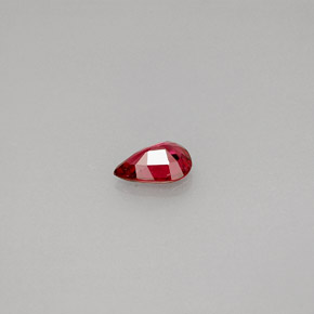 0.38克拉天然红色尖晶石，梨形，5.8×4.1毫米，VS