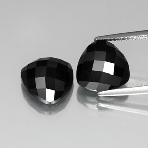 8.33天然黑色尖晶石，三角形，10.1×9.8毫米，不透明