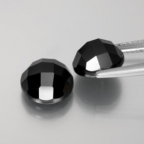 7.76克拉天然尖晶石，圆形切割，不透明