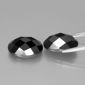 14.64克拉天然尖晶石，椭圆形切割，不透明