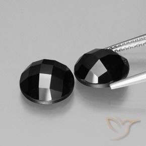 8.38克拉天然尖晶石，圆形的，不透明