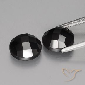 8.96克拉天然尖晶石，圆形的，不透明