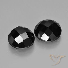 8.24克拉天然尖晶石，圆形的，不透明