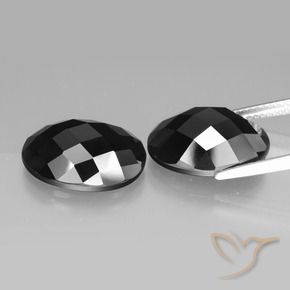 19.43克拉天然尖晶石，椭圆形切割，不透明