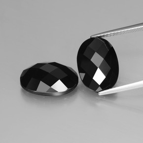 12.71克拉天然尖晶石，椭圆形切割，不透明