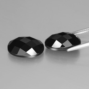 12.71克拉天然尖晶石，椭圆形切割，不透明