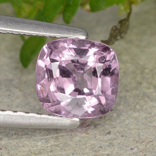 0.95ct 天然 深薰衣草 尖晶石, 软垫, VS