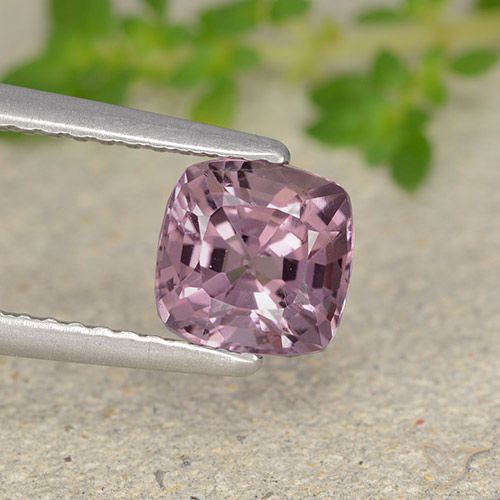 1.37ct 天然 淡红紫色 尖晶石, 软垫, VVS