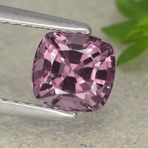 1.33ct 天然 中深紫色 尖晶石, 软垫, VVS