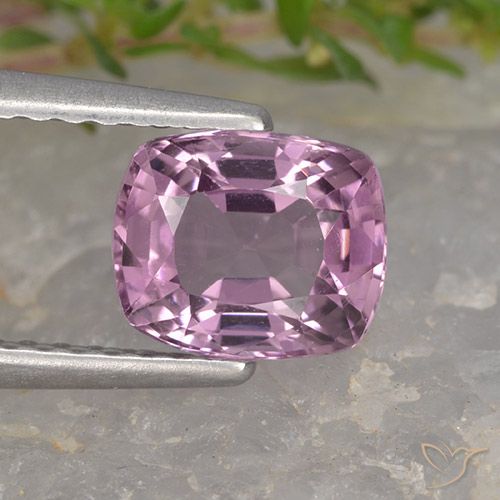 1.35ct 天然 中紫色 尖晶石, 软垫, VVS