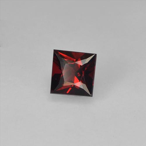 0.35克拉天然红色尖晶石，方形，4×3.9毫米，VVS-VS
