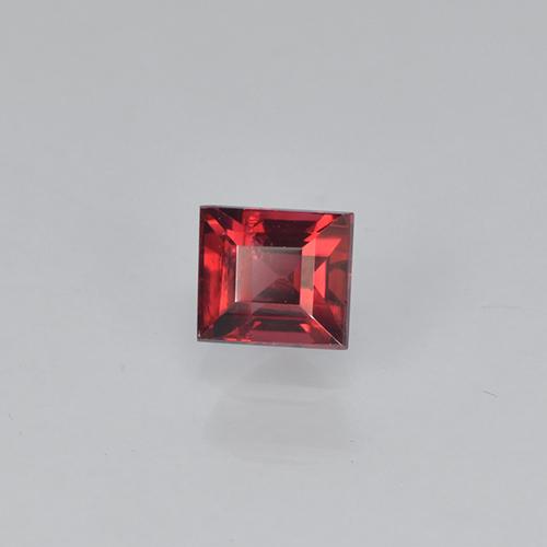 0.32克拉天然红色尖晶石，长方形切工，3.7×3.3毫米，VS