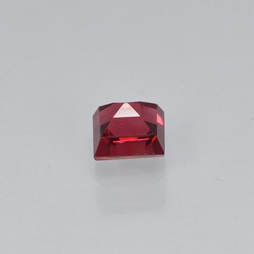 0.32克拉天然红色尖晶石，长方形切工，3.7×3.3毫米，VS