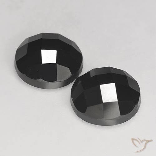 7.04克拉天然尖晶石，圆形的，不透明