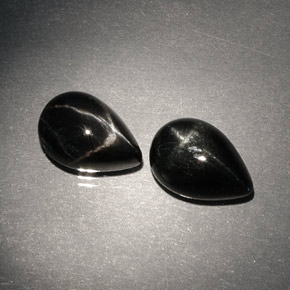 天然黑色星光透辉石，梨形，9.7×6.8毫米，不透明