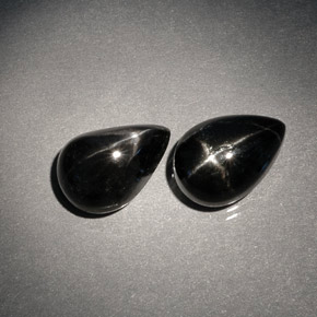 天然黑色星光透辉石，梨形，10.1×7.1毫米，不透明