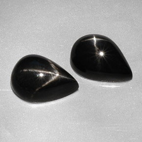 天然黑色星光透辉石，梨形，10.2×7.1毫米，不透明