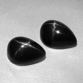 天然黑色星光透辉石，梨形，10.1×7.1毫米，不透明