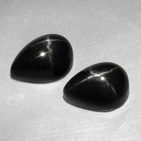 天然黑色星光透辉石，梨形，10.1×7.1毫米，不透明