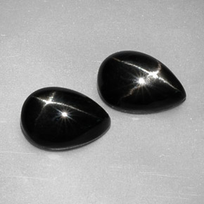 天然黑色星光透辉石，梨形，10×7.1毫米，不透明