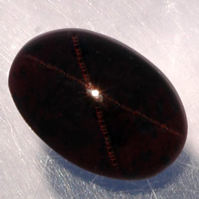 3.87克拉天然黑色星光石榴石，椭圆形切割，10.6×7.2毫米，半透明