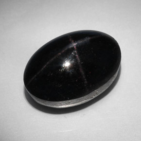 31.96克拉天然黑色星光石榴石，椭圆形切割，18.4×12.5毫米，不透明