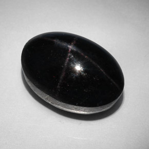 31.96克拉天然黑色星光石榴石，椭圆形切割，18.4×12.5毫米，不透明