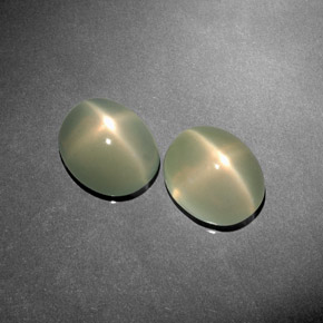 天然绿色星光月光石，透明，10.9×9.2毫米，透明/半透明