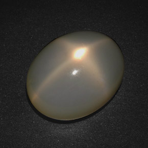 19.93克拉天然奶油色星光月光石，椭圆形切割，18.9×14.9毫米，半透明