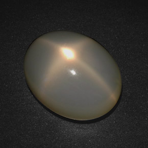 19.93克拉天然奶油色星光月光石，椭圆形切割，18.9×14.9毫米，半透明