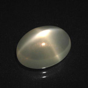 4.30克拉天然奶油色星光月光石，椭圆形切割，12.1×9毫米，半透明