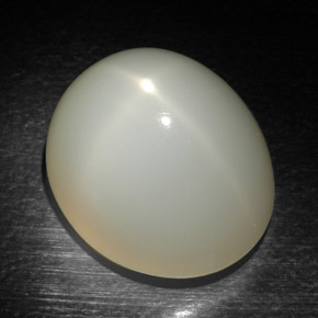 22.97克拉天然奶油色星光月光石，椭圆形切割，17.8×15.2毫米，半透明