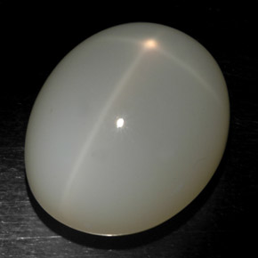 21.71克拉天然白色星光月光石，椭圆形切割，19.1×15.3毫米，半透明