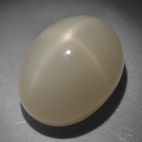 22.59克拉天然奶油色星光月光石，椭圆形切割，17.8×13.8毫米，不透明