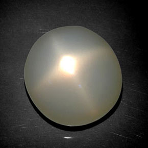 19.72克拉天然奶油色星光月光石，椭圆形切割，16.2×15.3毫米，半透明
