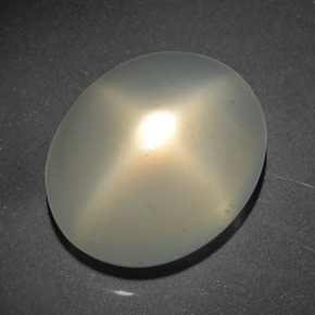 21.08克拉天然奶油色星光月光石，椭圆形切割，18.4×15.2毫米，半透明
