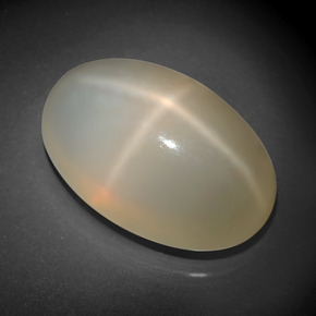 33.90克拉天然奶油色星光月光石，椭圆形切割，24.9×16毫米，半透明