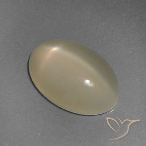 6.72克拉天然星月石，椭圆形，半透明