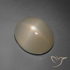 7.89克拉天然星月石，椭圆形，半透明